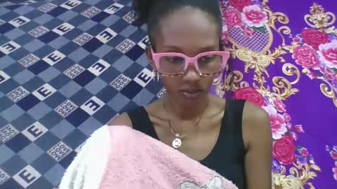 ninie246746 online show from April 15, 2026, 5:36 am