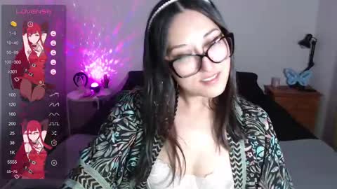 Ninimoon online show from October 5, 2025, 2:32 am