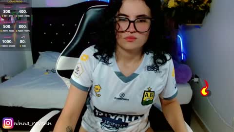 Snapshot of ninna_raven chatting on April 21, 2026, 1:42 am Ninna online show from April 21, 2026, 1:42 am