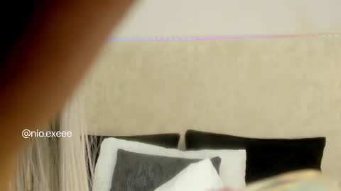 nioki_ online show from March 19, 2026, 4:05 am