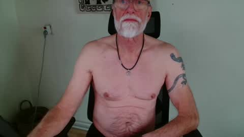 nipplesilverdad55 online show from November 19, 2025, 11:43 am