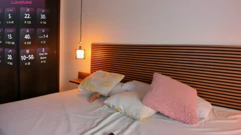 Nitha Gonzalez online show from September 11, 2025, 9:04 pm