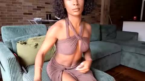 NIVIA WOLFE online show from May 7, 2026, 2:06 am
