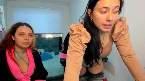 nixy_fresa online show from October 6, 2025, 11:29 am