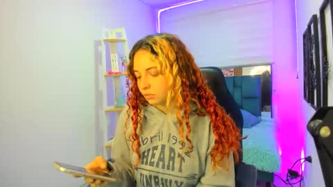 nixy_fresa online show from October 17, 2025, 11:02 am