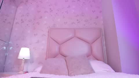   ambarsulliva  online show from December 5, 2025, 11:30 am