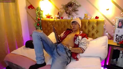 noaah77 online show from December 30, 2024, 3:57 pm
