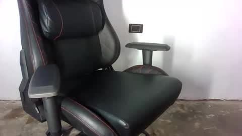 noah100205 online show from April 4, 2026, 5:32 pm