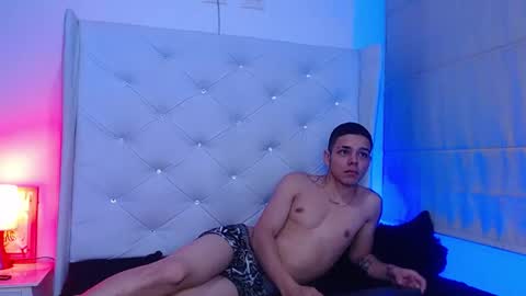 Zoe  online show from November 23, 2025, 4:56 am