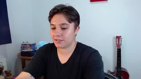 Snapshot of noah_blue7 chatting on January 14, 2025, 11:37 pm Noah online show from January 14, 2025, 11:37 pm