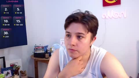 Snapshot of noah_blue7 chatting on January 24, 2025, 12:42 am Noah online show from January 24, 2025, 12:42 am