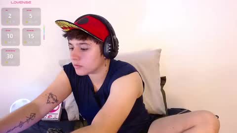 Snapshot of noah_blue7 chatting on January 30, 2025, 10:41 pm Noah online show from January 30, 2025, 10:41 pm