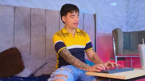 NOAH  online show from February 2, 2025, 1:34 am