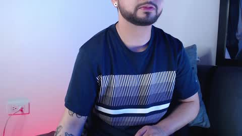 Snapshot of noah_devil chatting on January 3, 2025, 2:43 am Noah online show from January 3, 2025, 2:43 am