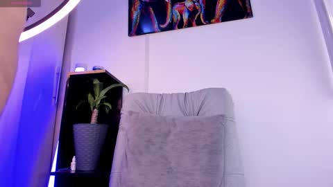 noah_devil_ online show from September 21, 2025, 8:32 pm