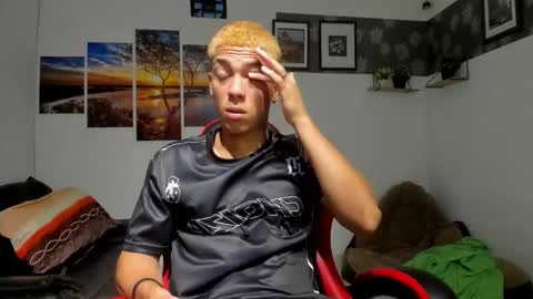 noah_flynn1 online show from September 30, 2025, 4:50 am