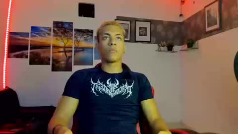 noah_flynn1 online show from October 20, 2025, 9:59 pm