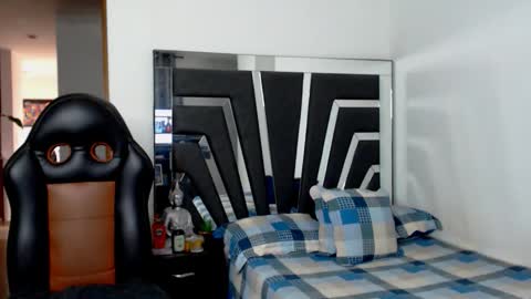 Noah Harris01 online show from December 1, 2025, 12:21 pm