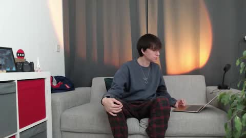 noah_lawson online show from September 9, 2025, 7:52 am