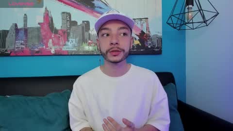 Snapshot of noah_ricci_ chatting on December 17, 2024, 12:00 pm online show from December 17, 2024, 12:00 pm