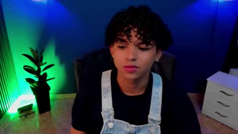 noah_smith04 online show from October 20, 2025, 12:16 pm