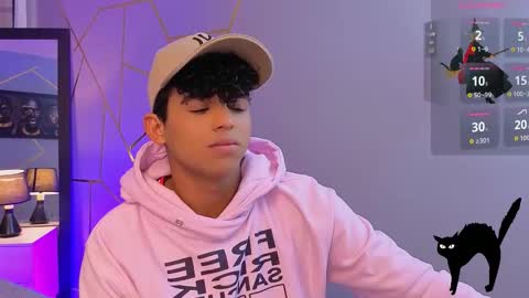 noah_smith04 online show from October 27, 2025, 3:16 pm