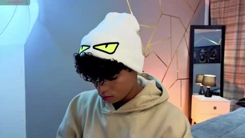 noah_smith04 online show from November 26, 2025, 12:17 pm