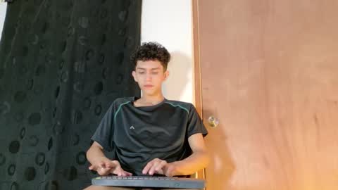 Snapshot of noah_tyler_ chatting on September 15, 2025, 12:54 am noah tyler online show from September 15, 2025, 12:54 am