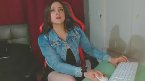 Snapshot of noamartin_ chatting on December 22, 2024, 2:06 am Noamartin online show from December 22, 2024, 2:06 am