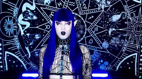 caroline online show from November 5, 2025, 2:22 am