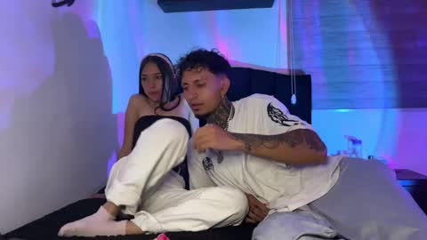 Jean Y Isa online show from December 23, 2025, 4:54 am