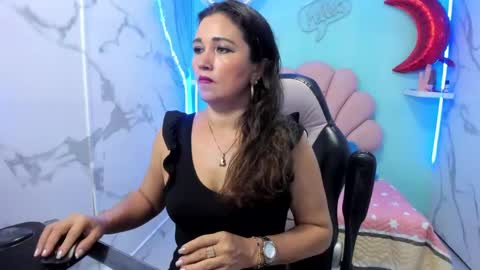 Snapshot of noelia_milfs chatting on October 15, 2025, 2:44 am noelia_milfs online show from October 15, 2025, 2:44 am