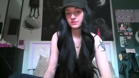 Noelle online show from April 15, 2026, 5:42 pm