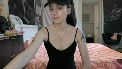 Snapshot of noelle1229 chatting on June 26, 2026, 5:06 pm Noelle online show from June 26, 2026, 5:06 pm