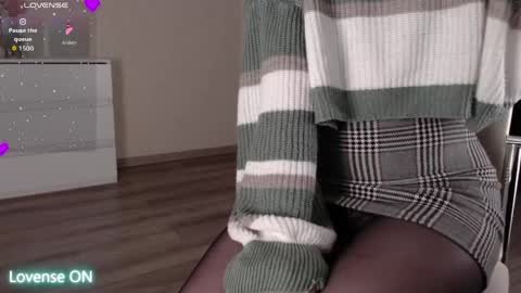 noelleneptune online show from April 10, 2026, 4:28 am