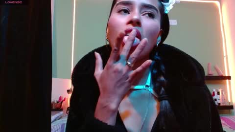 Noha Thomson online show from February 14, 2025, 10:04 pm