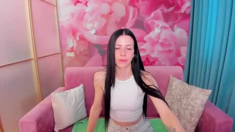 NoirDiva online show from June 17, 2026, 5:43 am