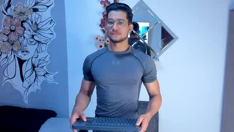 Snapshot of nolan_joness chatting on May 21, 2026, 1:45 am Im Nolan online show from May 21, 2026, 1:45 am