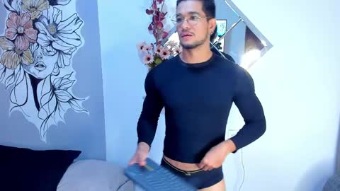 Snapshot of nolan_joness chatting on May 28, 2026, 2:31 am Im Nolan online show from May 28, 2026, 2:31 am