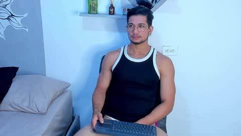 Snapshot of nolan_joness chatting on May 31, 2026, 1:58 am Im Nolan online show from May 31, 2026, 1:58 am