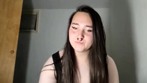 Snapshot of nonbinarybeauty20 chatting on October 31, 2025, 10:05 am nonbinarybeauty20 online show from October 31, 2025, 10:05 am