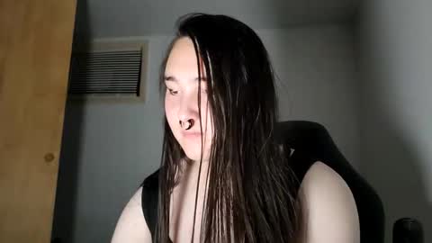 Snapshot of nonbinarybeauty20 chatting on November 4, 2025, 9:30 am nonbinarybeauty20 online show from November 4, 2025, 9:30 am