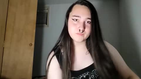 Snapshot of nonbinarybeauty20 chatting on November 14, 2025, 9:24 pm nonbinarybeauty20 online show from November 14, 2025, 9:24 pm