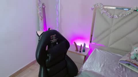 nooah_tay online show from March 9, 2026, 3:10 am