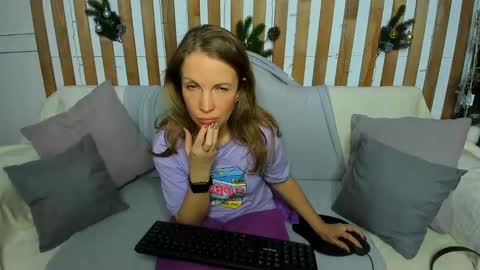 Snapshot of nora_adamss chatting on December 25, 2024, 2:35 am Nora online show from December 25, 2024, 2:35 am