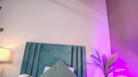 Nora Da Silva online show from October 25, 2025, 12:51 am