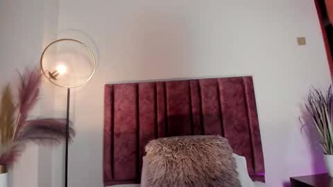 Nora Da Silva online show from February 25, 2026, 7:01 pm