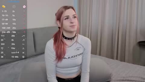 Elina online show from November 26, 2025, 9:21 am