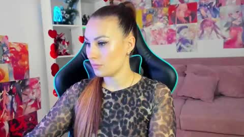 NoraFoxes online show from December 17, 2025, 3:51 pm