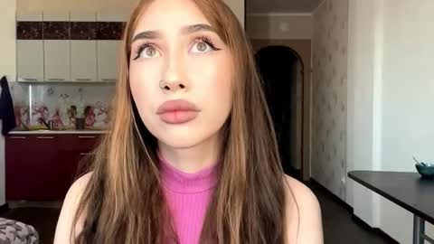 Lina online show from November 19, 2025, 6:46 am